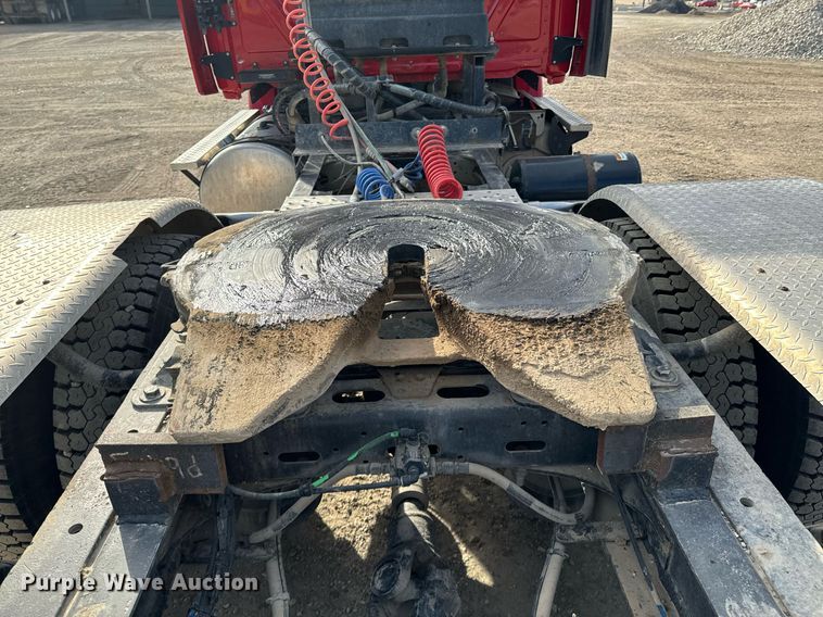 image for item OD9835 2015 Freightliner Cascadia  semi truck