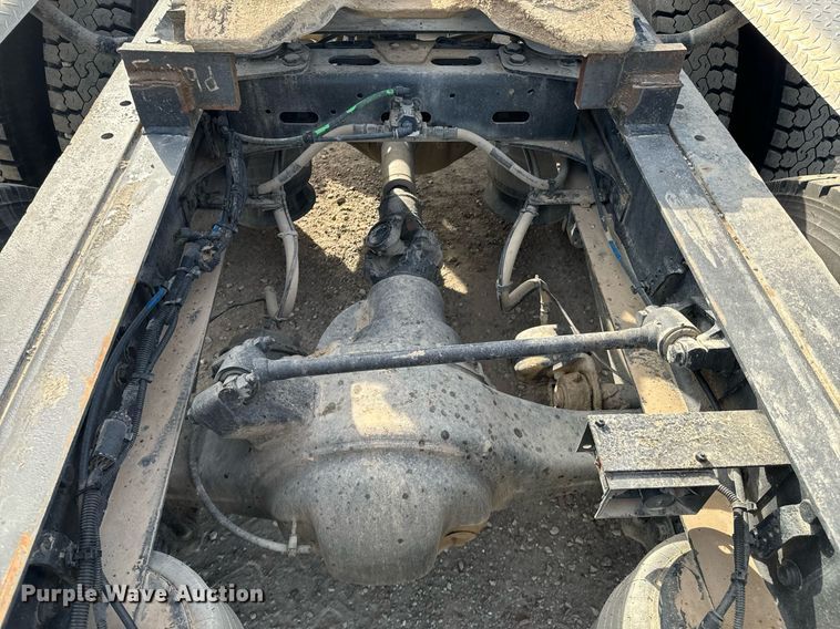 image for item OD9835 2015 Freightliner Cascadia  semi truck