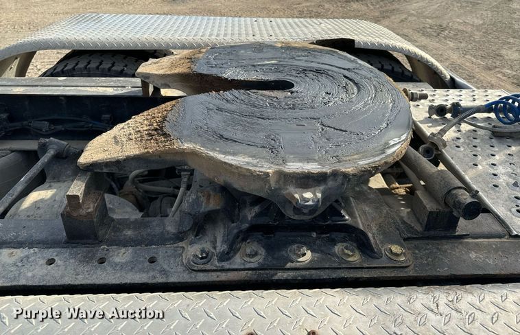 image for item OD9835 2015 Freightliner Cascadia  semi truck