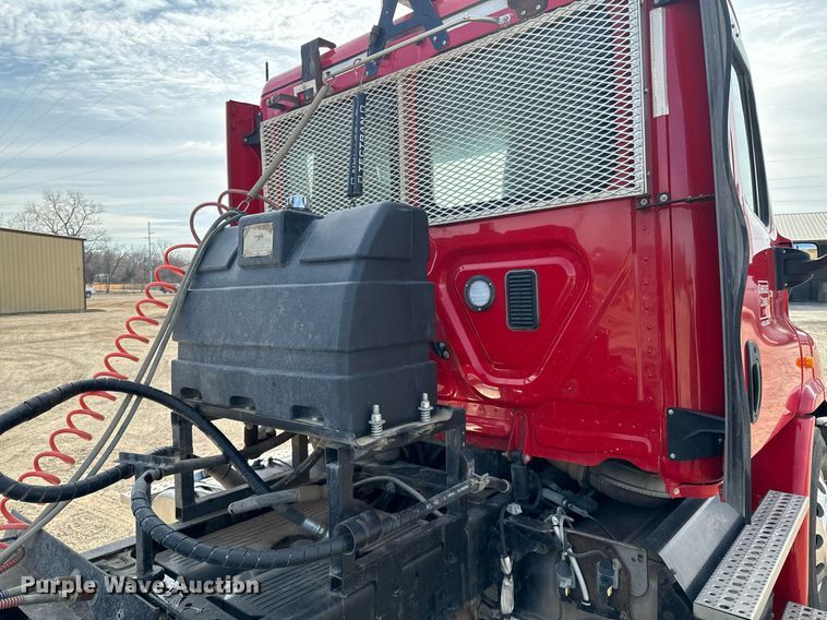 image for item OD9835 2015 Freightliner Cascadia  semi truck