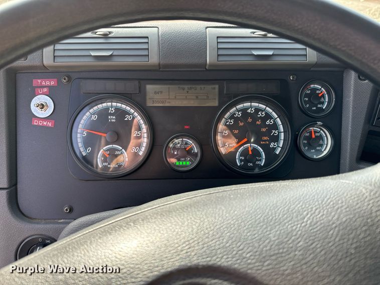 image for item OD9835 2015 Freightliner Cascadia  semi truck