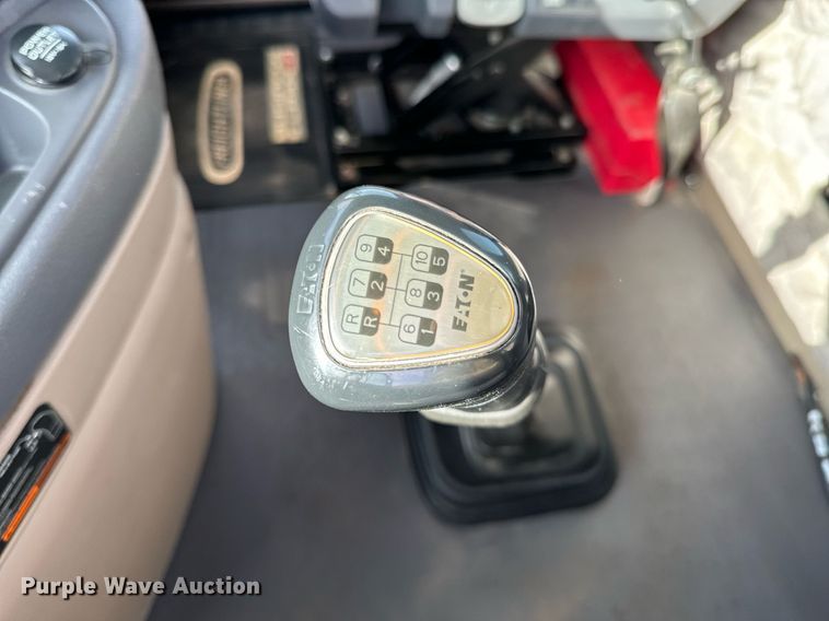 image for item OD9835 2015 Freightliner Cascadia  semi truck