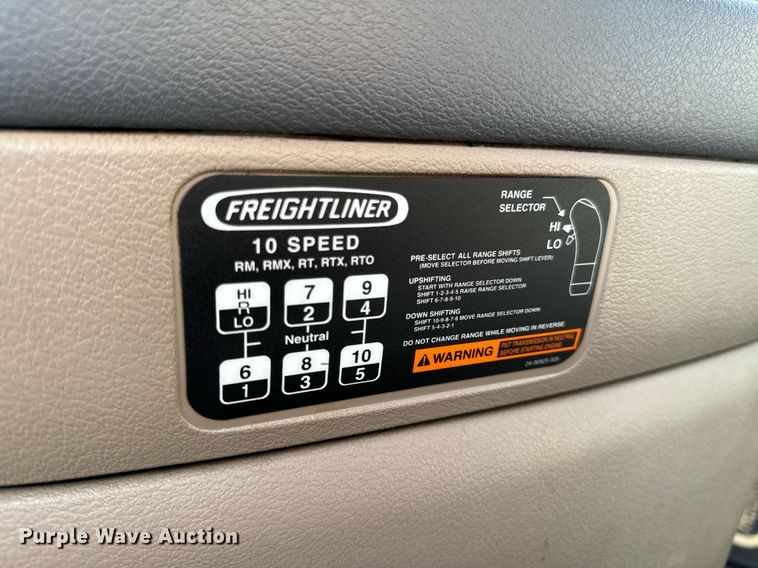 image for item OD9835 2015 Freightliner Cascadia  semi truck