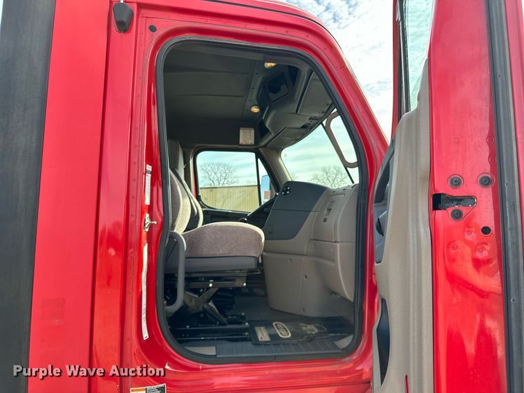 image for item OD9835 2015 Freightliner Cascadia  semi truck