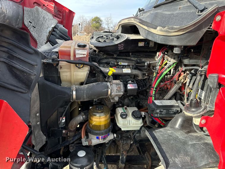 image for item OD9835 2015 Freightliner Cascadia  semi truck