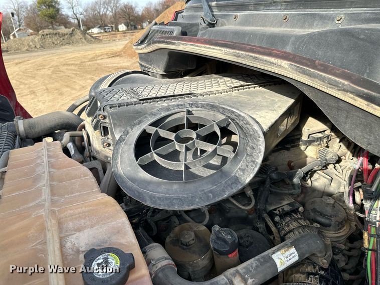 image for item OD9835 2015 Freightliner Cascadia  semi truck