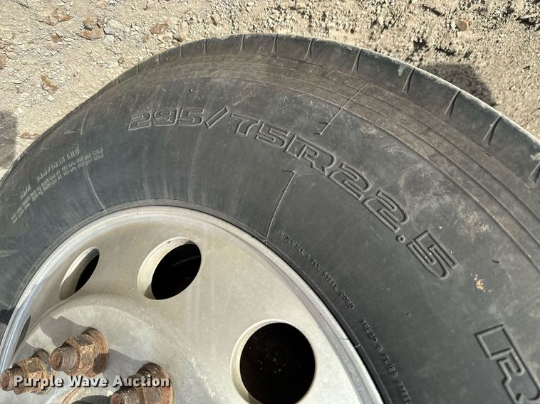 image for item OD9835 2015 Freightliner Cascadia  semi truck