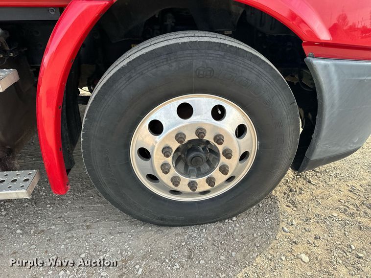 image for item OD9835 2015 Freightliner Cascadia  semi truck