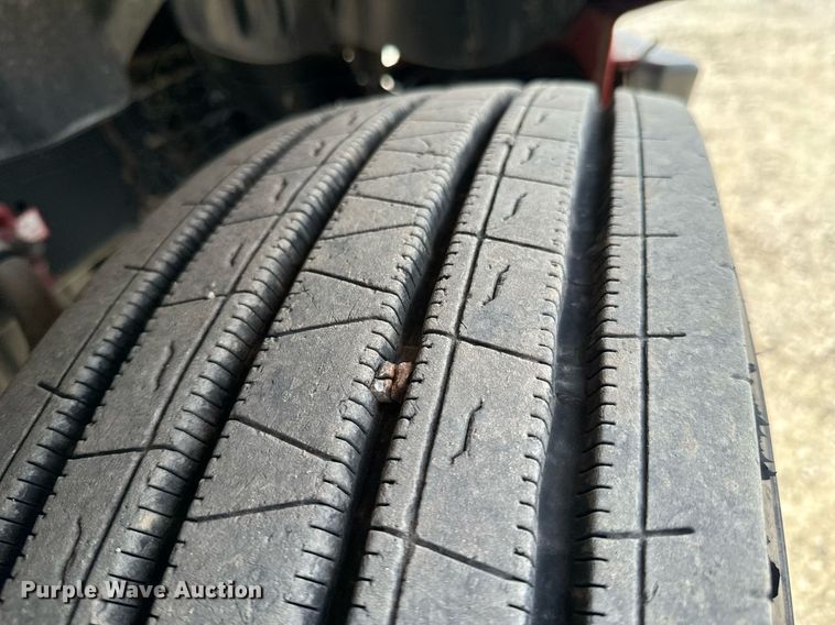 image for item OD9835 2015 Freightliner Cascadia  semi truck