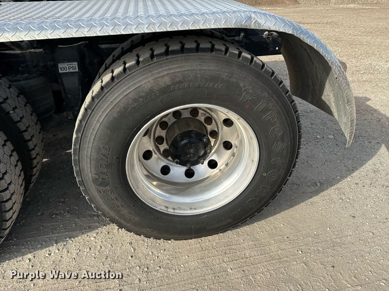 image for item OD9835 2015 Freightliner Cascadia  semi truck