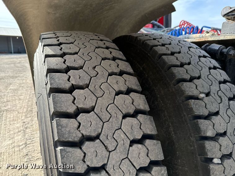 image for item OD9835 2015 Freightliner Cascadia  semi truck