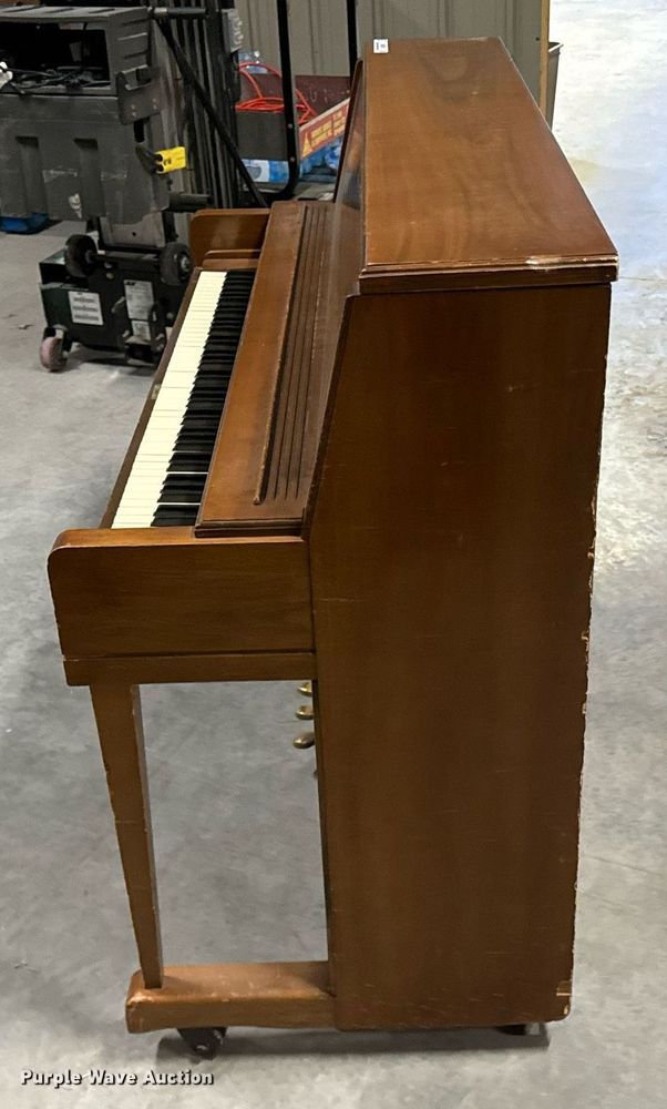 image for item OD9876 Wurlitzer 2924  piano