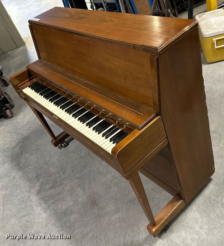 image for item OD9876 Wurlitzer 2924  piano