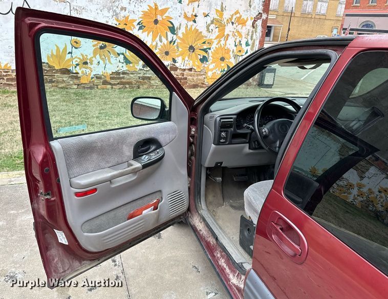 image for item OD9906 2002 Pontiac Montana  van