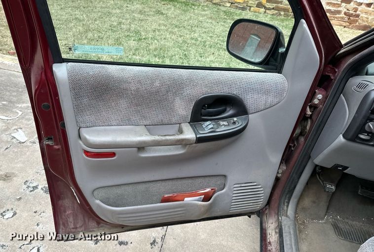 image for item OD9906 2002 Pontiac Montana  van