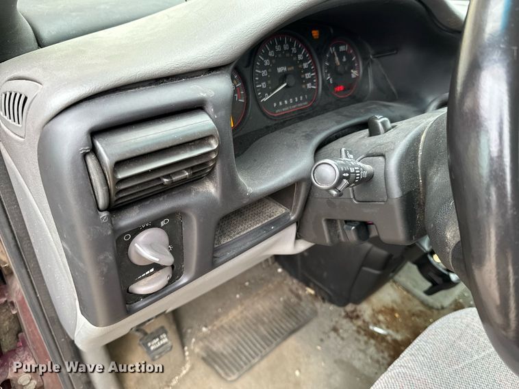 image for item OD9906 2002 Pontiac Montana  van