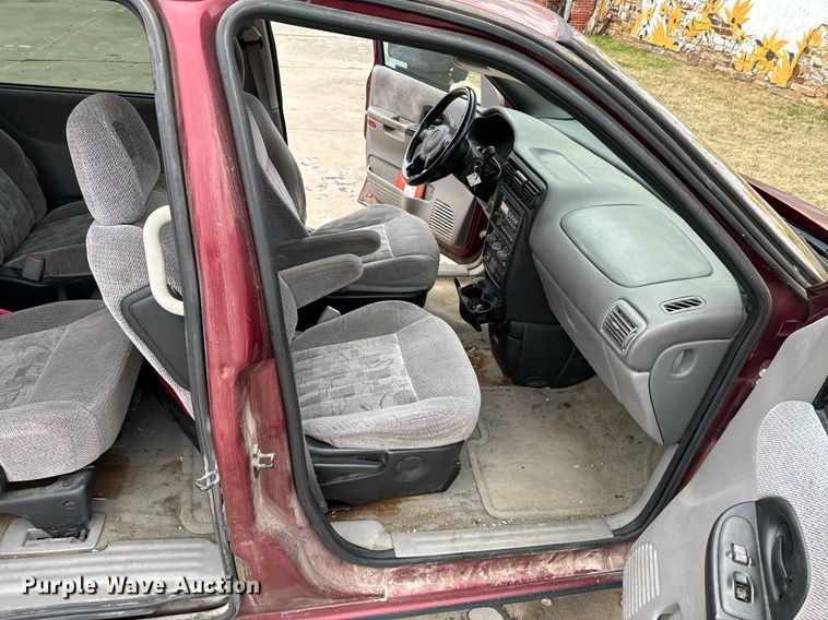 image for item OD9906 2002 Pontiac Montana  van