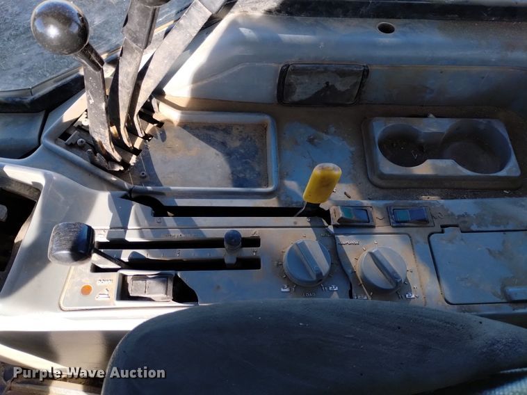 image for item DK8957 1995 Case IH 7220  MFWD tractor