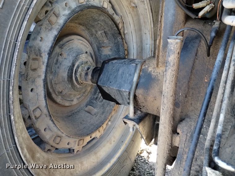 image for item DK8957 1995 Case IH 7220  MFWD tractor