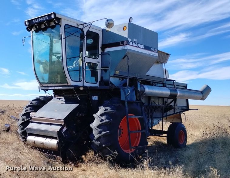 image for item DK8964 Gleaner L3  combine