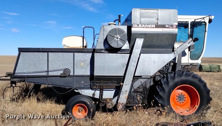 image for item DK8964 Gleaner L3  combine