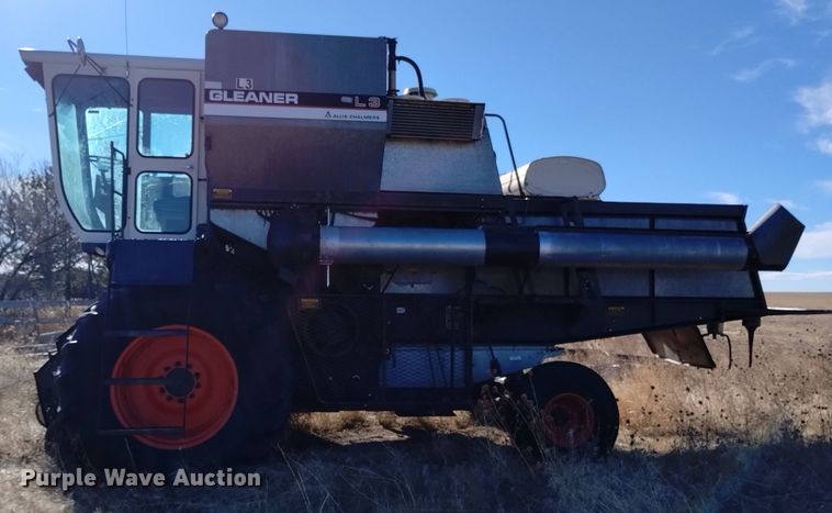 image for item DK8964 Gleaner L3  combine