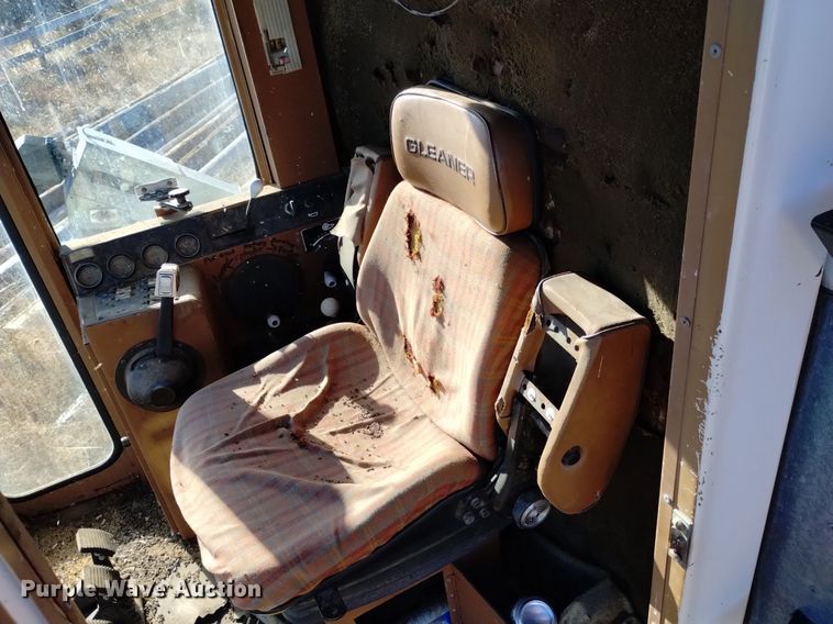 image for item DK8964 Gleaner L3  combine