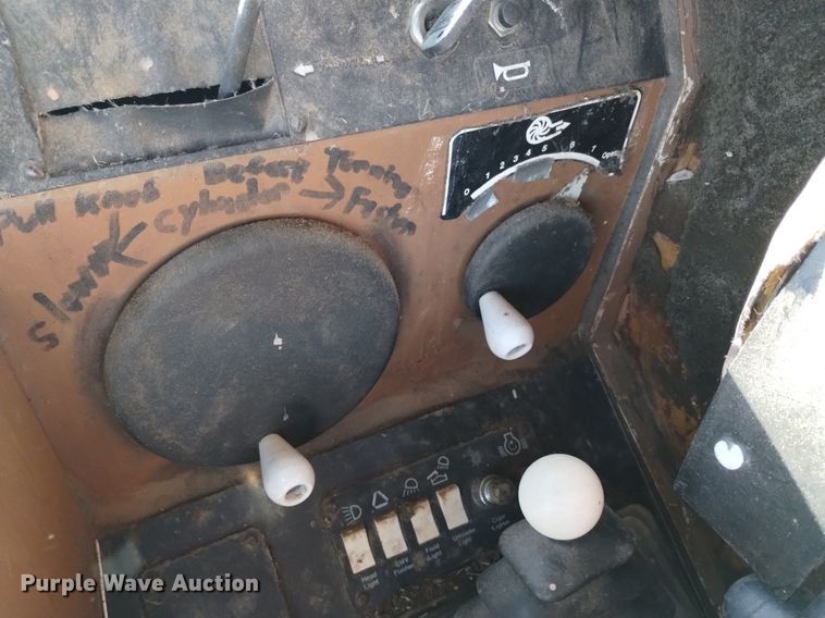 image for item DK8964 Gleaner L3  combine