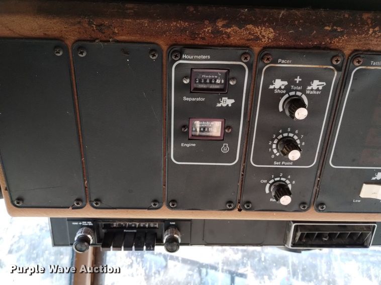 image for item DK8964 Gleaner L3  combine