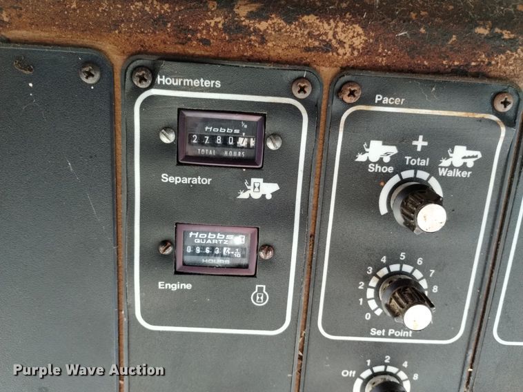 image for item DK8964 Gleaner L3  combine