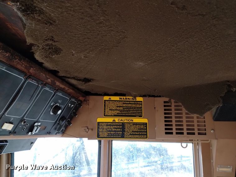 image for item DK8964 Gleaner L3  combine