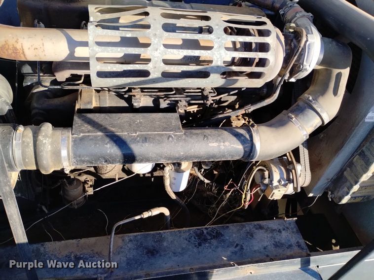 image for item DK8964 Gleaner L3  combine