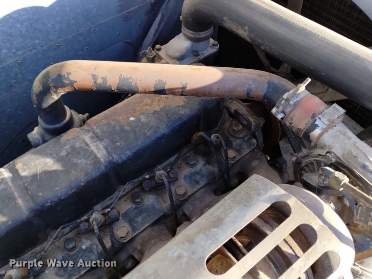 image for item DK8964 Gleaner L3  combine