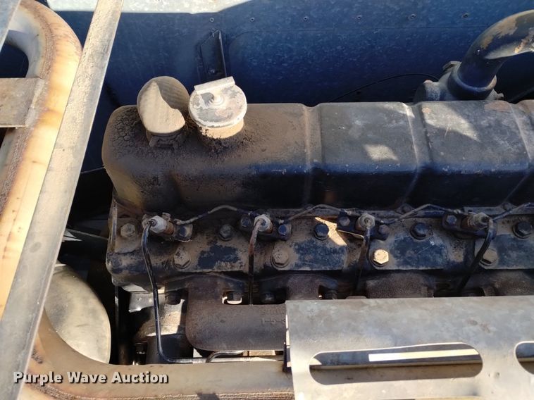 image for item DK8964 Gleaner L3  combine