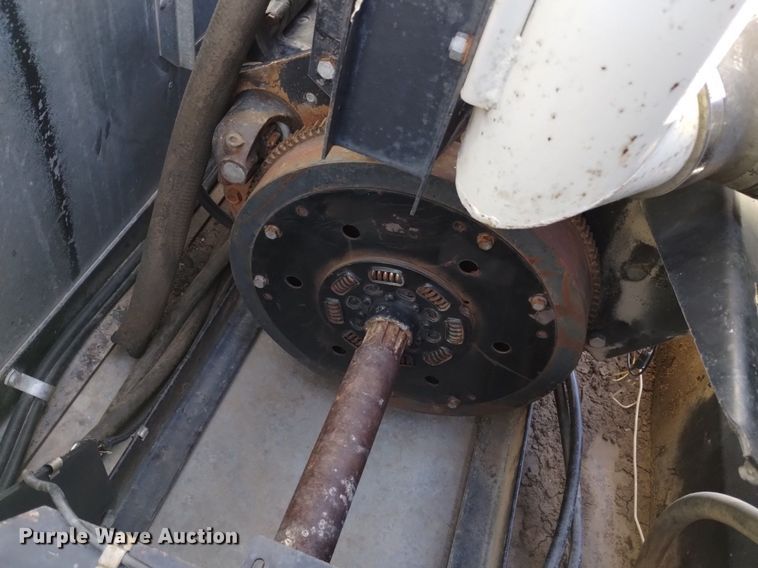 image for item DK8964 Gleaner L3  combine