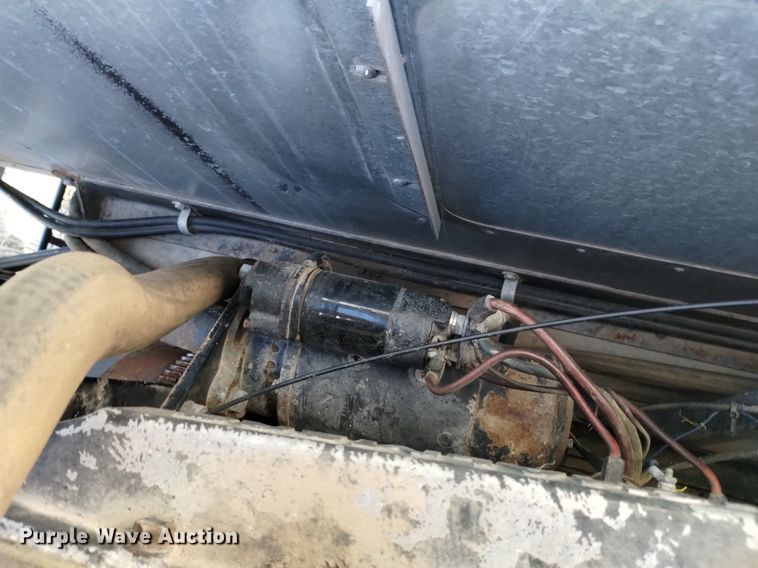 image for item DK8964 Gleaner L3  combine