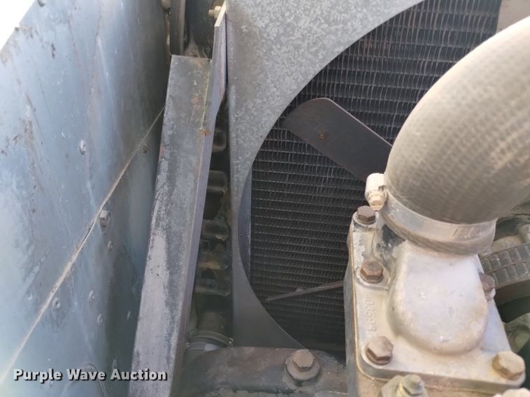 image for item DK8964 Gleaner L3  combine