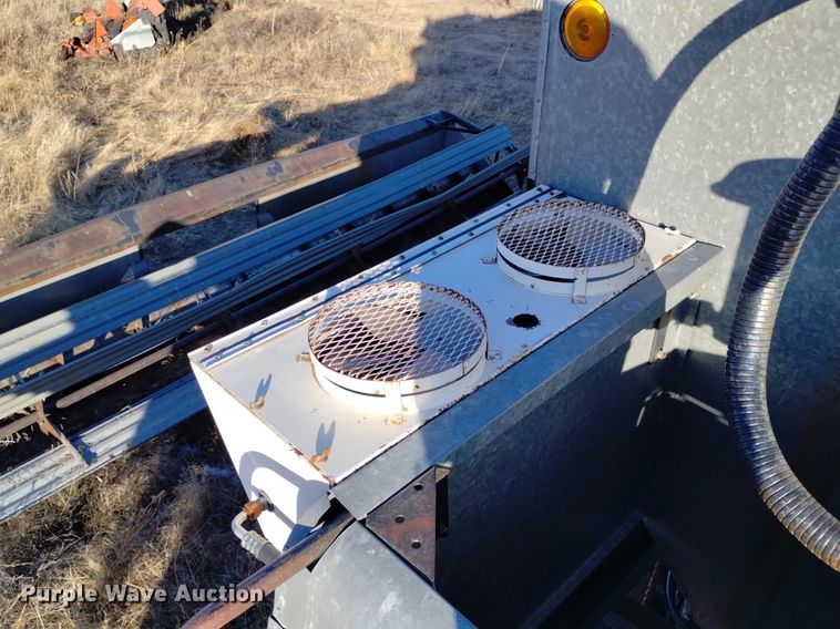 image for item DK8964 Gleaner L3  combine