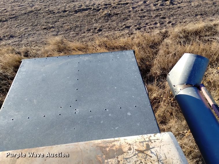 image for item DK8964 Gleaner L3  combine