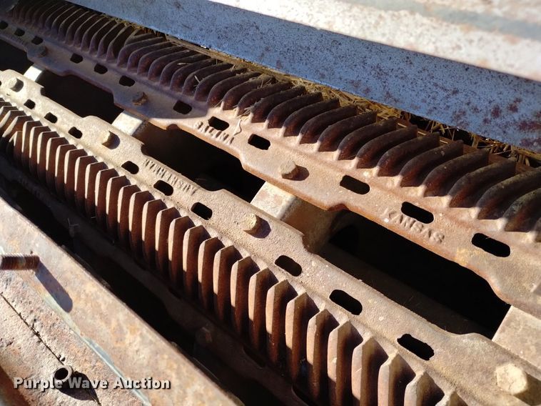 image for item DK8964 Gleaner L3  combine