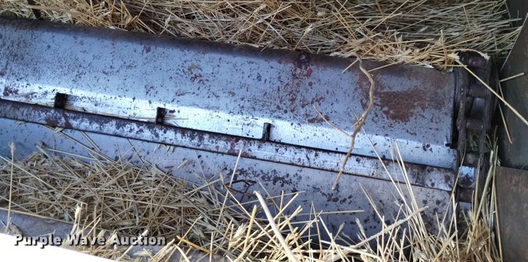 image for item DK8964 Gleaner L3  combine