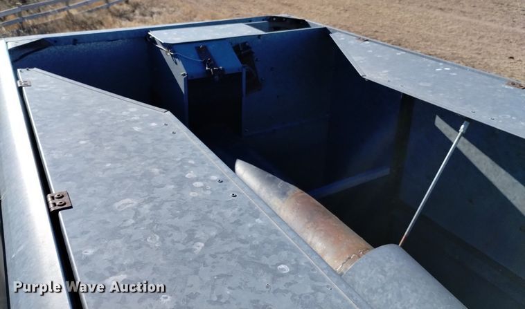 image for item DK8964 Gleaner L3  combine