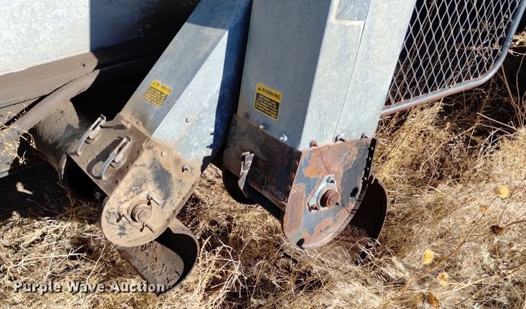 image for item DK8964 Gleaner L3  combine