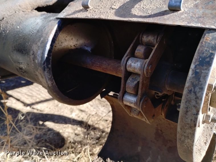 image for item DK8964 Gleaner L3  combine