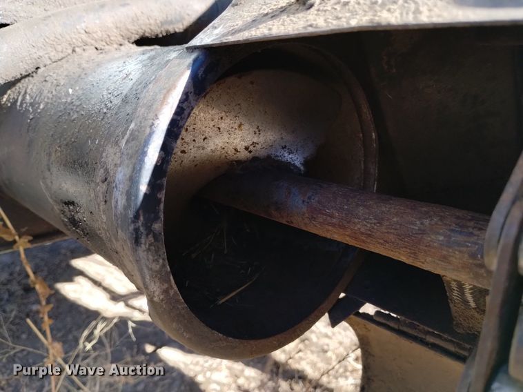 image for item DK8964 Gleaner L3  combine