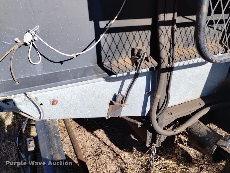 image for item DK8964 Gleaner L3  combine