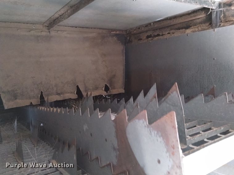 image for item DK8964 Gleaner L3  combine