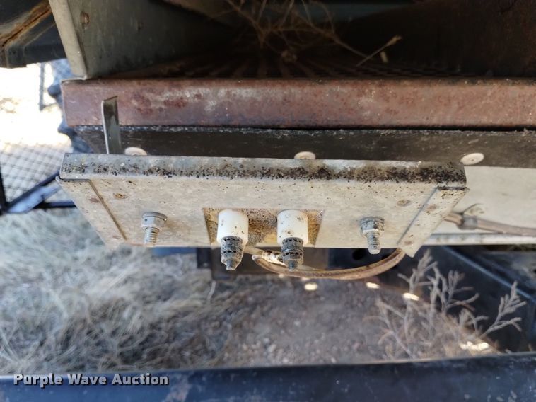 image for item DK8964 Gleaner L3  combine