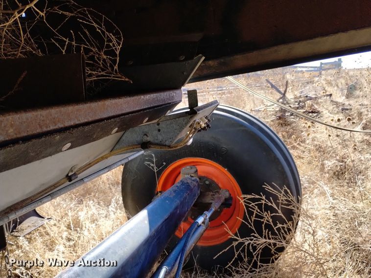 image for item DK8964 Gleaner L3  combine