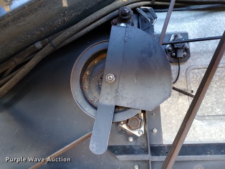 image for item DK8964 Gleaner L3  combine